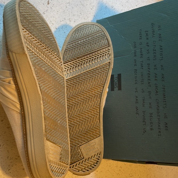 Cream slip ons (Toms) - Picture 4 of 4